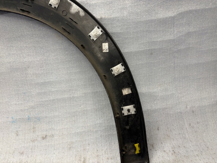 MOULURE GARDE-BOUE GAUCHE ARRIÈRE PEUGEOT 208 II 18-