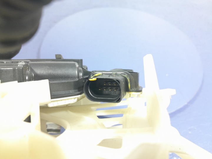 VW TIGUAN I LIFT SERRURE DE PORTE AVANT AVANT GAUCHE 7 GOUPILLE EUROPE 5N1837015F