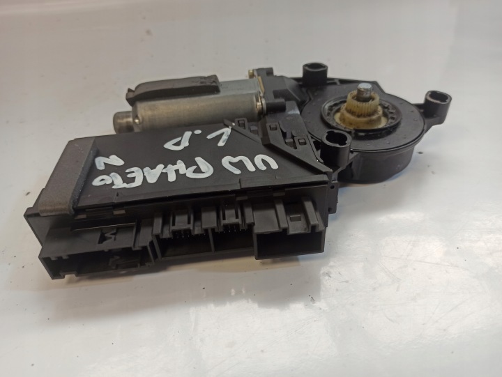 VOLKSWAGEN PHAETON PETIT MOTEUR VITRES GAUCHE AVANT 3D1959701D