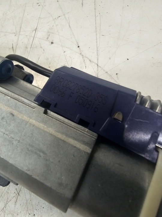 SERVOMOTEUR ÉLECTRIQUE COUVERCLES DE COFFRE DROIT ARRIÈRE AUDI Q5 8R 8R0827852