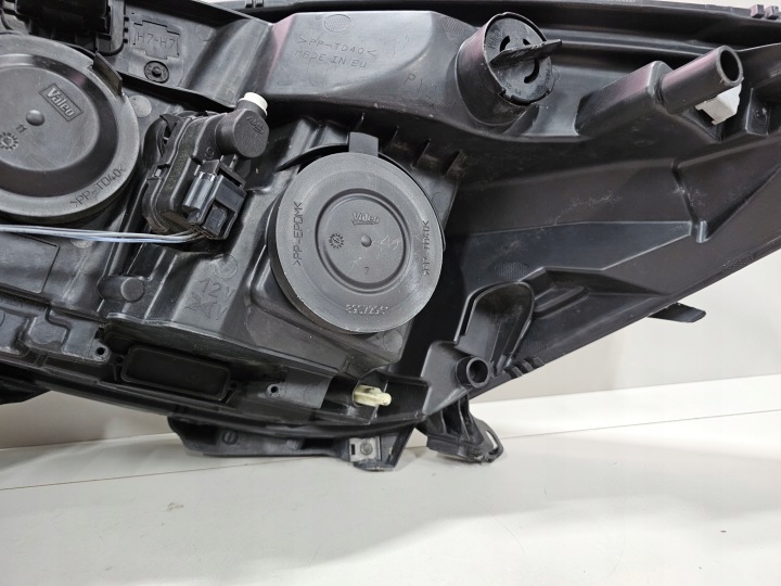 PHARE AVANT AVANT DROITE RENAULT SCENIC III 3 LIFT 260106928R 89906002