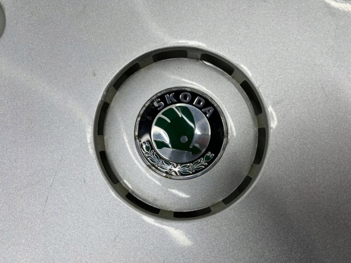 COUVERCLE SKODA OE 15 MM 1U0601147D