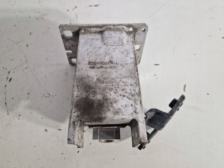 RENFORCEMENT PARE-CHOCS AVANT AVANT CÔTÉ DROITE AUDI Q5 8R0807134A