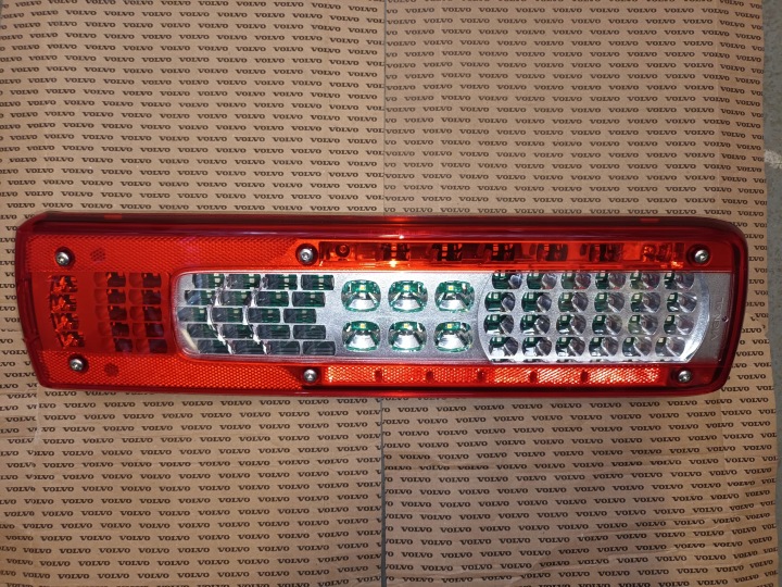 PHARE ARRIÈRE DROITE LED VOLVO FH4 VIGNAL 158050