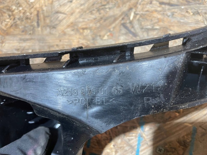 MERCEDES E CLASSE W213 16-23 GLISSIÈRE POIGNÉE FIXATION PARE-CHOCS DROIT ARRIÈRE ARRIÈRE