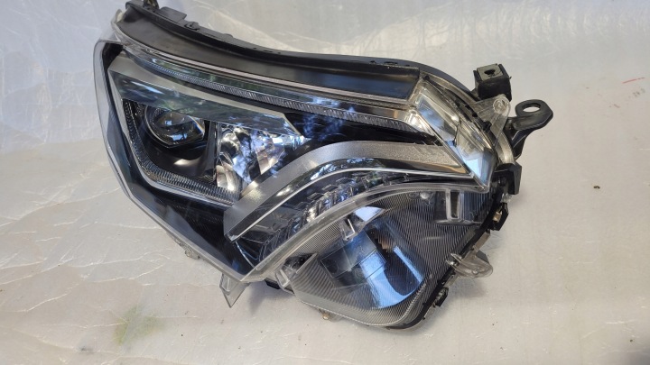 TOYOTA RAV4 LIFT 2016-2018R PROJECTEUR AVANT DROIT