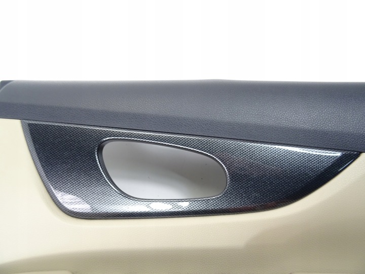 X-TRAIL T32 COLLECTEUR PORTES DROIT ARRIÈRE 829104CE0A