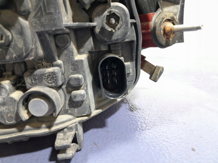 AUDI A3 8P LIFT 08- 5D PHARE ARRIÈRE DROITE EXTÉRIEUR EUROPE 8P4945096E