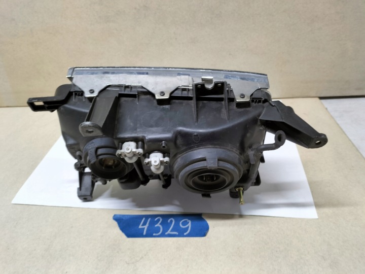 TOYOTA LAND CRUISER PROJECTEUR GAUCHE (SZCZECIN-GORZOW- POZNAŃ 4329