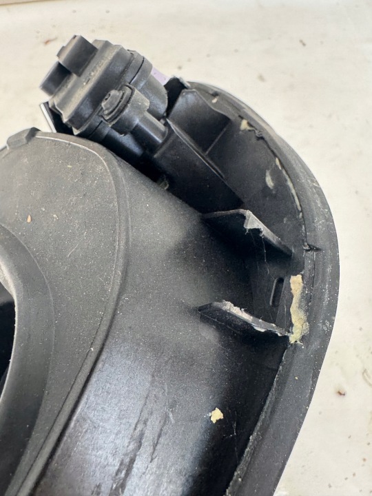 VW ID4 CLAPET GOULOTTE DE REMPLISSAGE CARBURANTS 11A809857B
