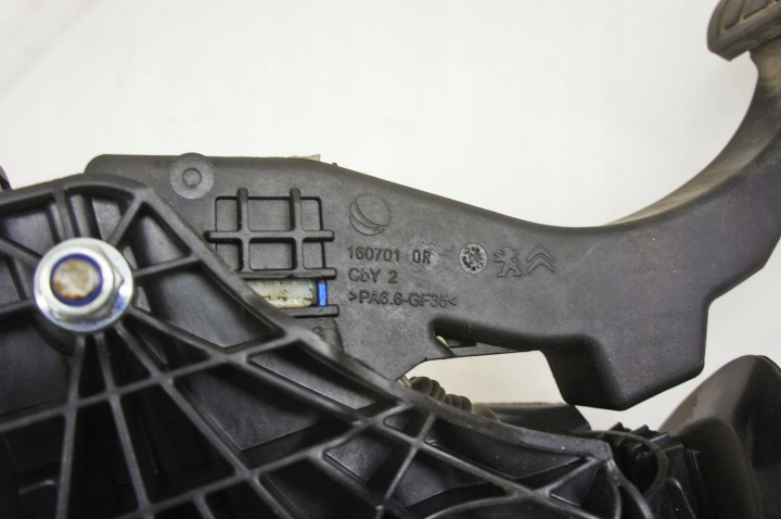 PE100 TOYOTA PROACE CITY 1.5D PÉDALE ADHÉRENCE 9820886180