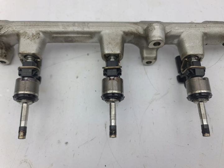 SKODA OCTAVIA MK4 2024 INJECTEURS ENSEMBLE