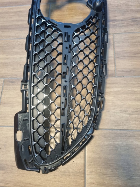 MERCEDES W206 CALANDRE GRILLE AMG LINE A2068882100 PARFAIT