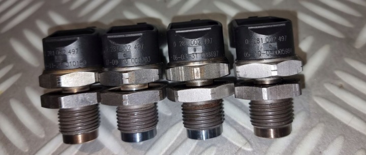 BMW E60 E70 E90 2.0 3.0 D M57N CAPTEUR PRESSION CARBURANTS 7787167 0281002497