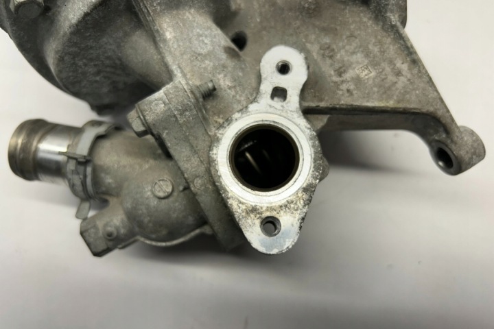 POMPE À EAU CHEVROLET CAMARO 12690252 2.0L GASOLINE 202KW 2021