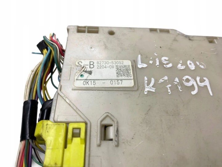 LEXUS IS 220D-250-350 2010 BOÎTE FUSIBLES ENSEMBLE 8273053052