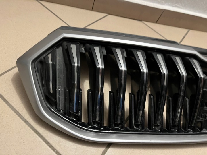 CALANDRE GRILLE GRILLE PARE-CHOCS SKODA SUPERB IV 4 3P0 24- 3P0853653A