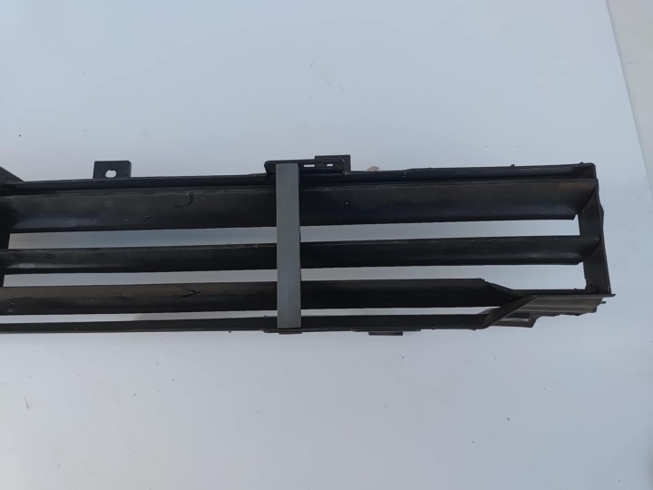 BMW 5 G30 G31 GRILLE D'AÉRATION AIR INFÉRIEURE 7046
