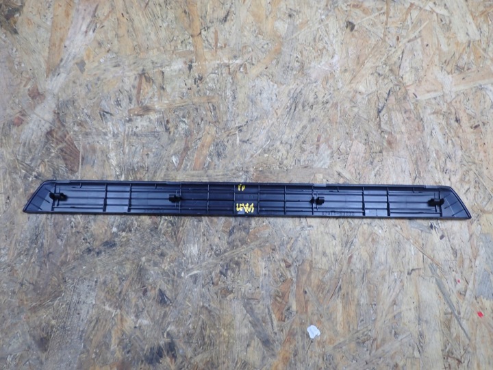MOULURE SEUIL DROIT AVANT LEXUS IS III 200T 300 SUR LIFT EUROPE 67911-53030