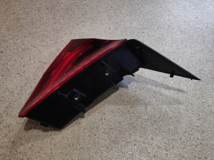 PHARE ARRIÈRE DANS CLAPET ARRIÈRE CÔTÉ GAUCHE AUDI RS7 C7 4G8945093D