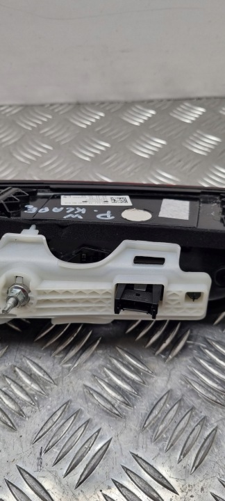 BMW X1 U11 PHARE DROITE ARRIÈRE DANS COUVERCLE DE COFFRE 9465356