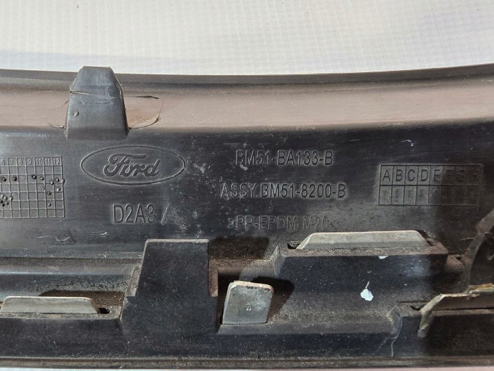 GRILLE FORD FOCUS III TURNIER BM518200B 1.6L GASOLINE 2012
