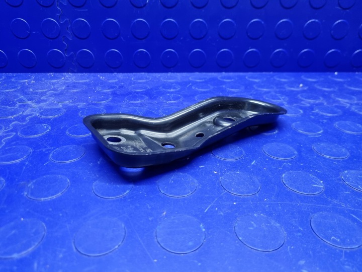 AUDI A3 8Y VOLKSWAGEN GOLF SEAT SKODA DROIT FIXATION TRAÎNEAU OEM 5Q0199518E