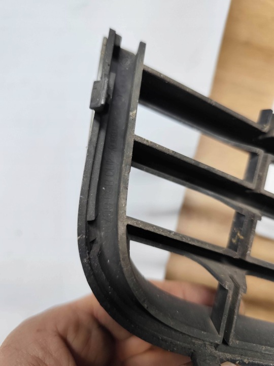 AUDI A8 D2 LIFT GRILLE GRILLE CALANDRE PARE-CHOCS AVANT INFÉRIEURE 4D0853667B ORIGINAL