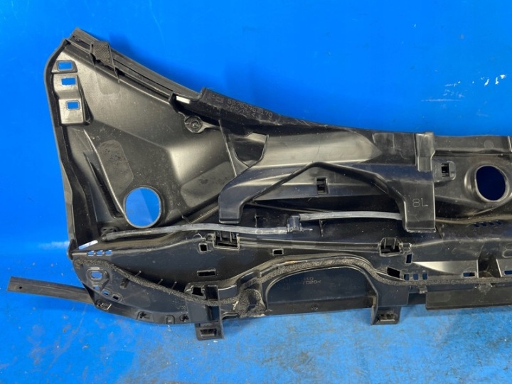 PLASTIQUE SOUS PARE-BRISE TIRANT 55781-52590 LEXUS LBX 23-