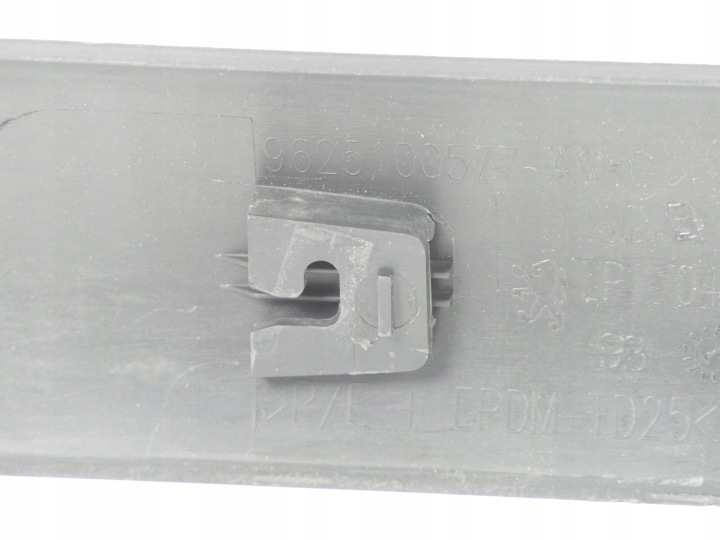 MOULURE PORTES AVANT GAUCHE AVANT GAUCHE NOIRE PEUGEOT 206 98-09R. PORTES