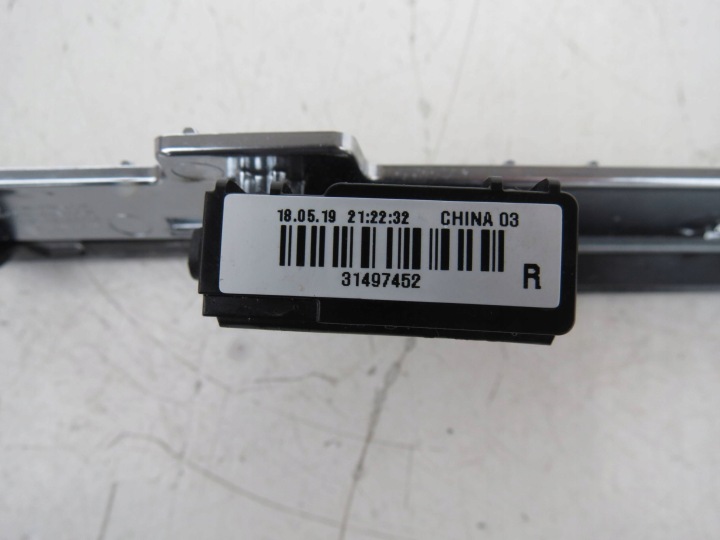 MOULURE DÉCORATIVE DROIT AVANT VOLVO S90 II 2.0 D 190KM 2016-2021R 31393181