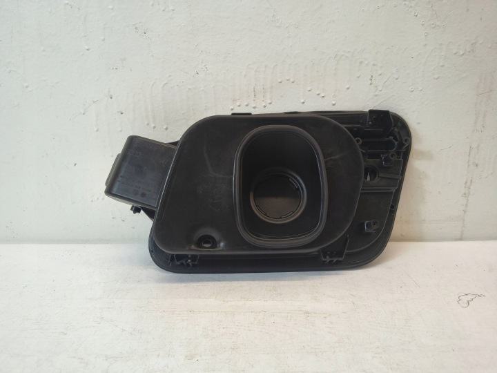 CLAPET GOULOTTE DE REMPLISSAGE CARBURANTS PRISE LADOWANIA AUDI E-TRON 89A810593