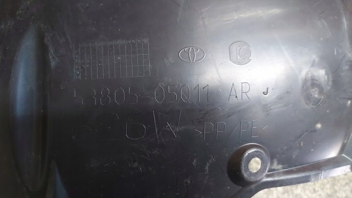 PASSAGE DE ROUE DROIT AVANT TOYOTA AVENSIS T27 08-18