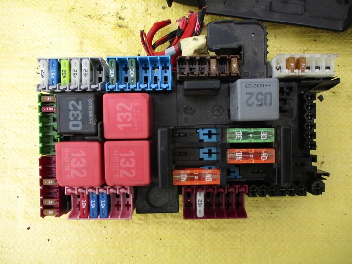 A2059068501 MERCEDES W205 UNIT FUSES A2059068501