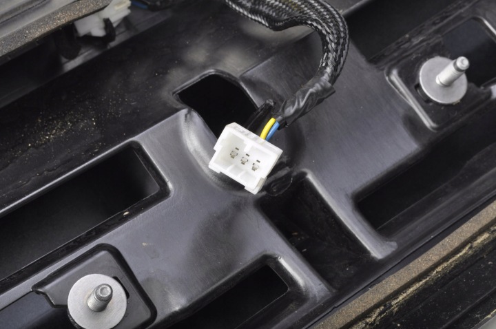 MASERATI LEVANTE SQ4 CACHE MOULURE COUVERCLES DE COFFRE 670042733