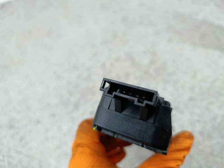 PETIT MOTEUR DOCIAGU COUVERCLES DE COFFRE AUDI A6 C7 RESTYLAGE 4F9827383H