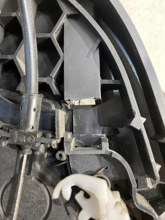 SERRURE DE PORTE DROIT ARRIÈRE VOLVO V50 10 GOUPILLE 30753674