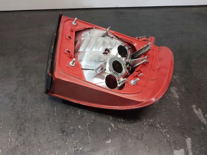 AUDI OE 8D0945096G PHARE ARRIÈRE COMBINÉ