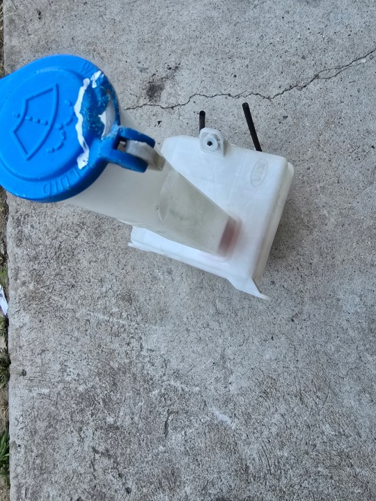 KIA CARENS II 02-06 RÉSERVOIR LAVE-GLACES POMPE