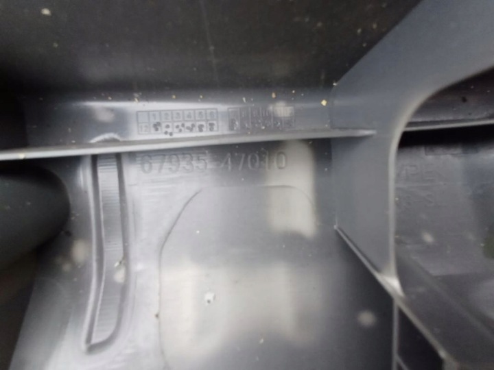 BRODERIE PLASTIQUE REVÊTEMENT COUVERCLES DE COFFRE COURROIE TOYOTA PRIUS PLUS 12-13R COULEUR GRISE