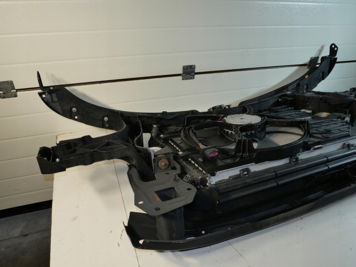 VW T5 LIFT PANNEAU AVANT POUTRE 7E0805598F