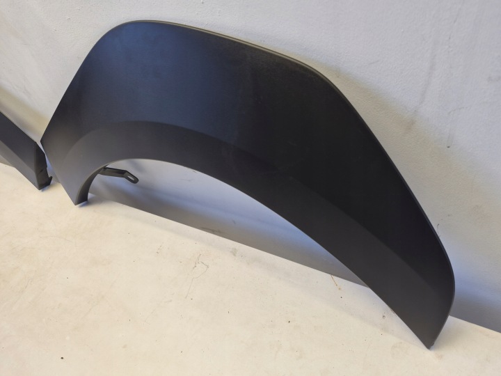 REVÊTEMENT MOULURE GAUCHE DROITE GARDE-BOUE ARRIÈRE TOYOTA BZ4X