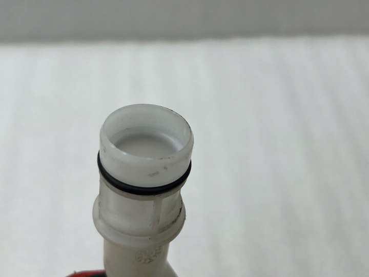 TUYAU GOULOTTE DE REMPLISSAGE LAVE-GLACE VOLVO V40 31276106