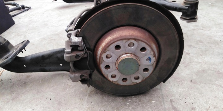 AUDI Q3 83A 83F SPORTBACK SUSPENSION ARRIÈRE ARRIÈRE CHÂSSIS POUTRE