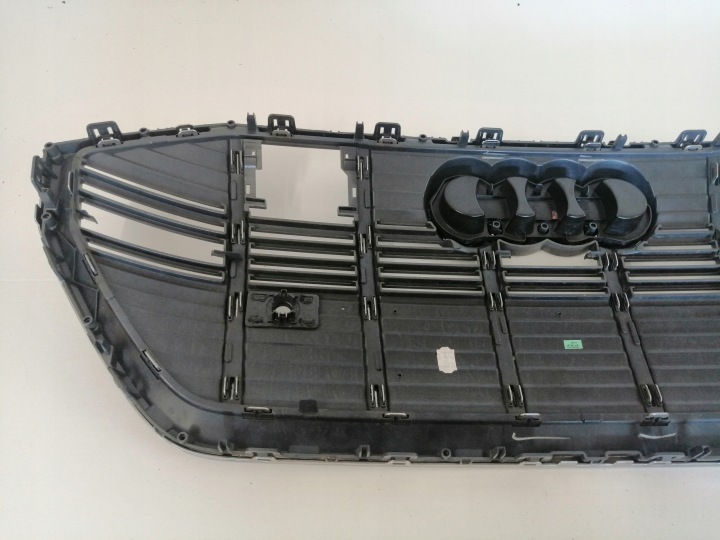 AUDI E-TRON 4KE GRILLE