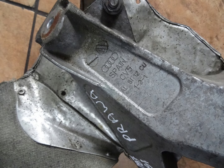 AUDI A4 B6 B7 2.0 POIGNÉE COUSSIN MOTEUR 8E0199308