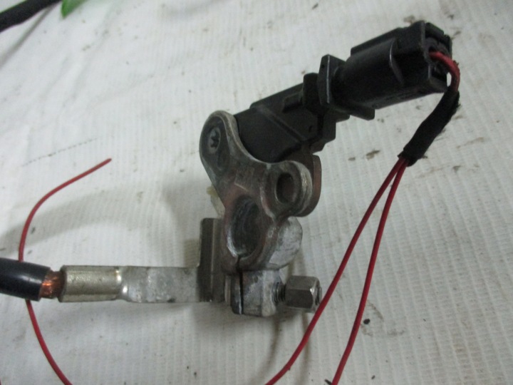 SERRE-CÂBLE NÉGATIVE PEUGEOT, CITROEN 9816218580