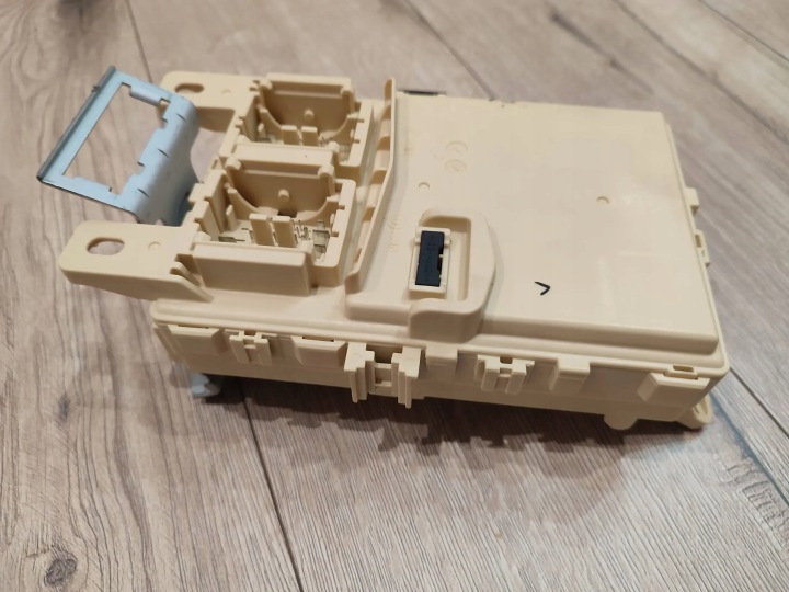BOÎTE FUSIBLES KIA STONIC LIFT 1.0 T-GDI