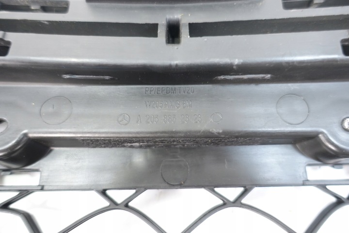 MERCEDES C-KLASA W205 AMG 63 CALANDRE GRILLE GRILLE PARE-CHOCS AVANT A2058852323