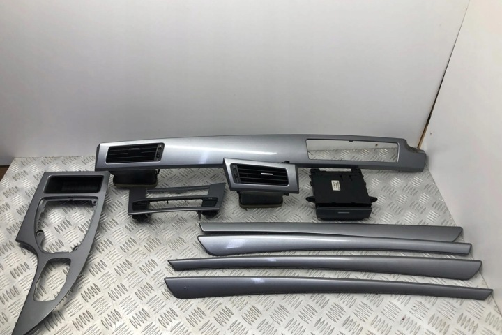 ENSEMBLE MOULURES ZEWNETRZNYCH BMW 5 TOURING (E61) 6976375 2.0L DIESEL 2009